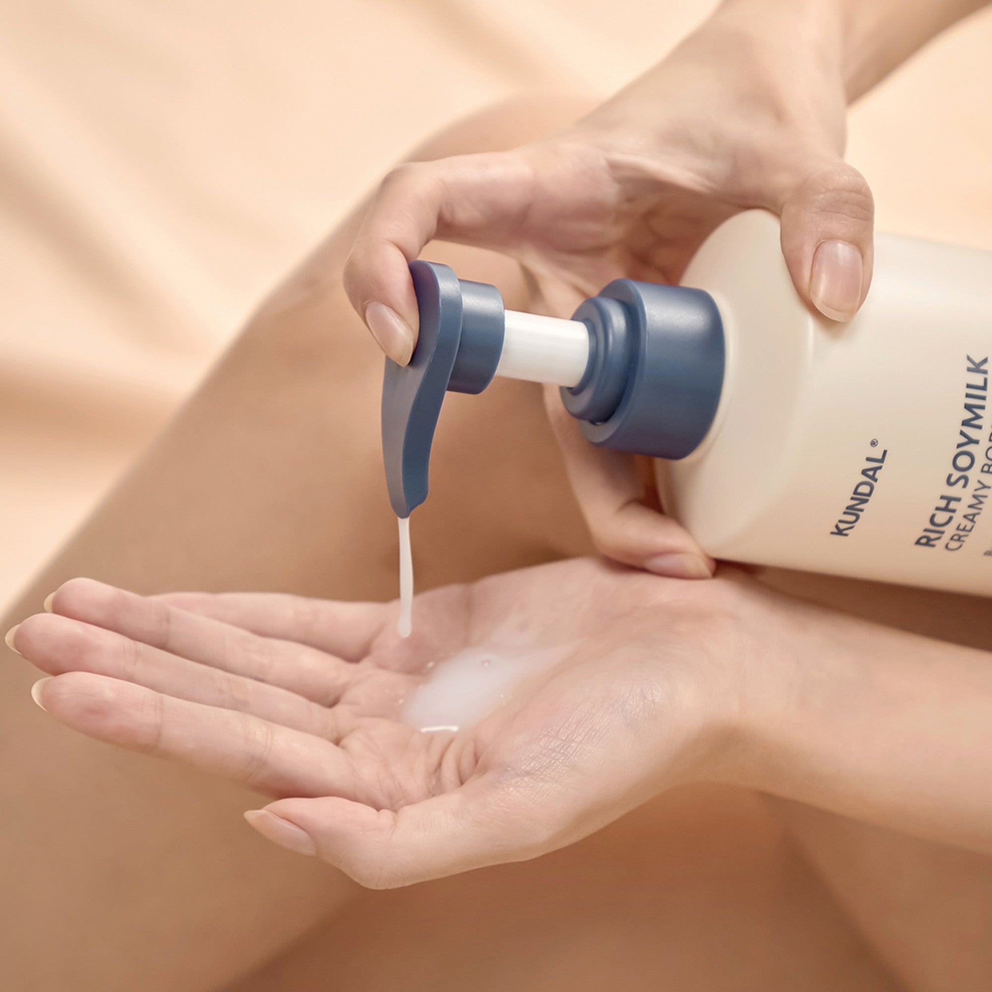 KUNDAL RICH SOYMILK CREAM Nawilżające mleczko pod prysznic Mellow Vanilla 500 ml #5