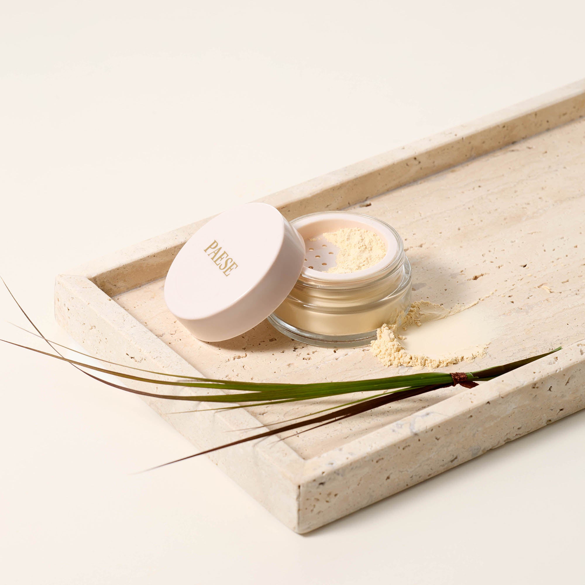 PAESE LONG COVER Puder sypki, utrwalający, Light Beige 6 g #4
