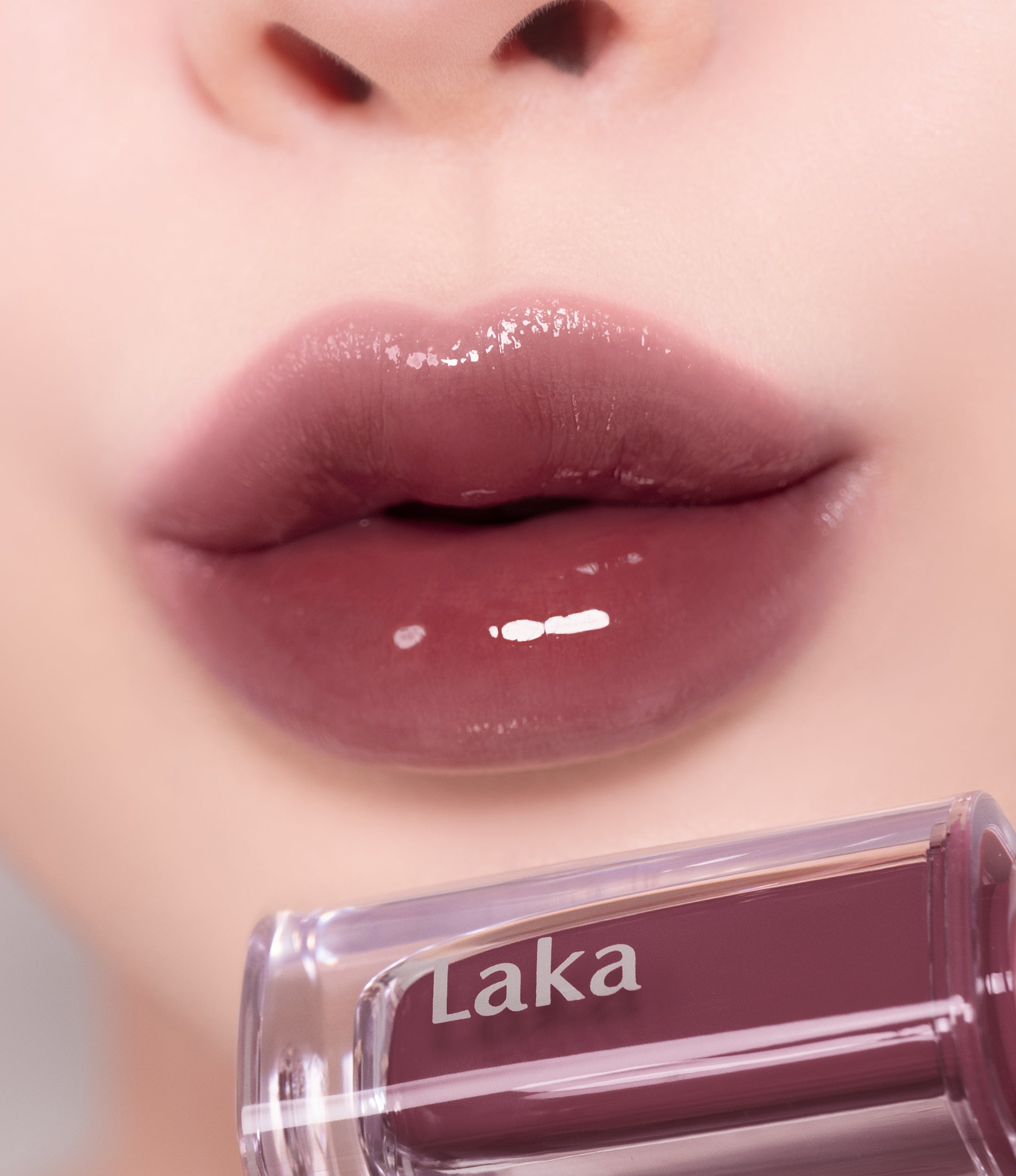 LAKA MAXI GLAYER TINT Lesklý odstín na rty s efektem vrstveného lesku 3,8 g